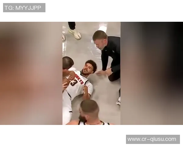 卡梅隆约翰逊膝伤严重痛苦倒地提前退场球迷心疼不已